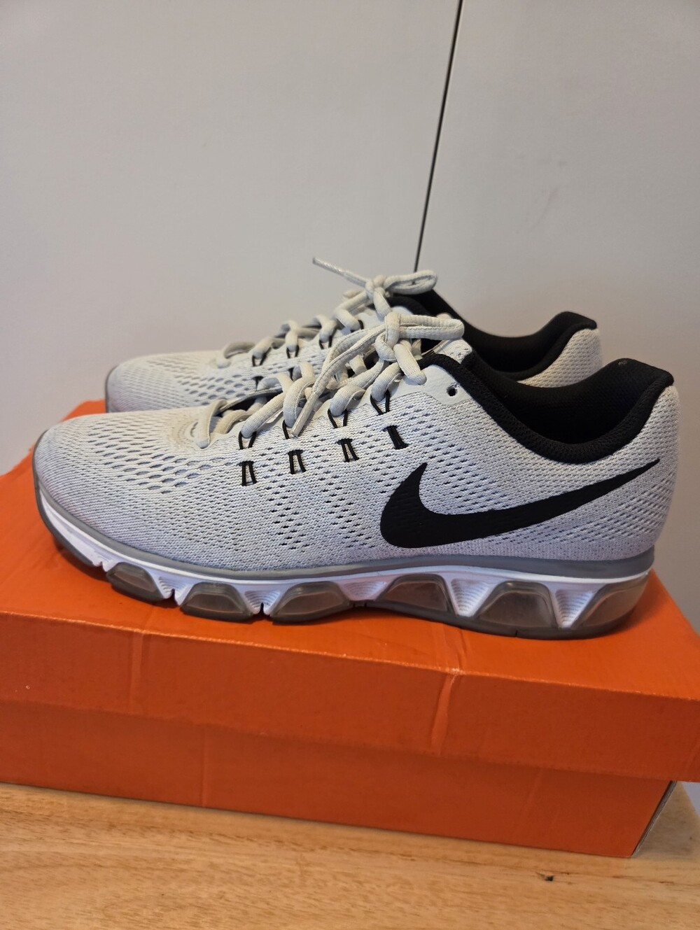 Nike Women's Air Max Tailwind 8 Light Gray Running Shoes with Black Swoosh Sz 9